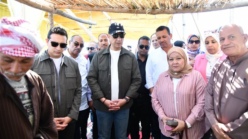 محافظ الفيوم أثناء حضور مزاد لبيع الاسماك