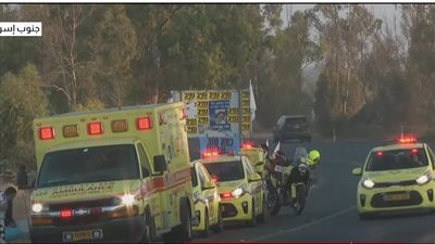 إعلام إسرائيلي: سيارات الصليب الأحمر بدأت بالتحرك لنقطة التجمع في قطاع غزة لاستلام المحتجزين
