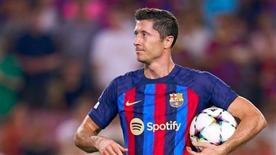 ليفاندوفسكي على الدكة.. برشلونة يعلن تشكيله أمام إسبانيول
