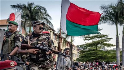 قائد الجيش في مدغشقر يعلن تعليق عمل مؤسسات عليا في الدولة 