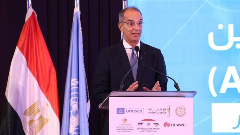عمرو طلعت وزير الاتصالات وتكنولوجيا المعلومات 
