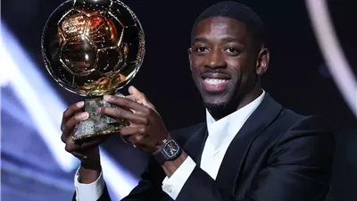 عثمان ديمبيلي يتوج بجائزة أفضل لاعب في العالم لعام 2025