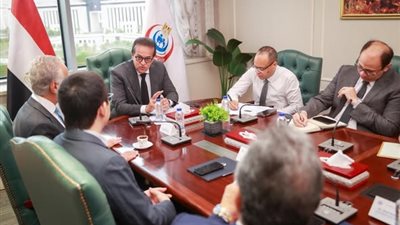 وزير الصحة يبحث مع «تكنوويف وميدبوت» إنشاء مراكز تدريب للجراحة الروبوتية