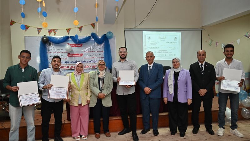 صورة تذكارية أثناء الاحتفال