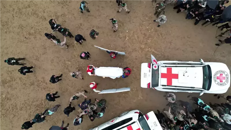 رفات إحدى جثث الرهائن العائدين من قطاع غزة 