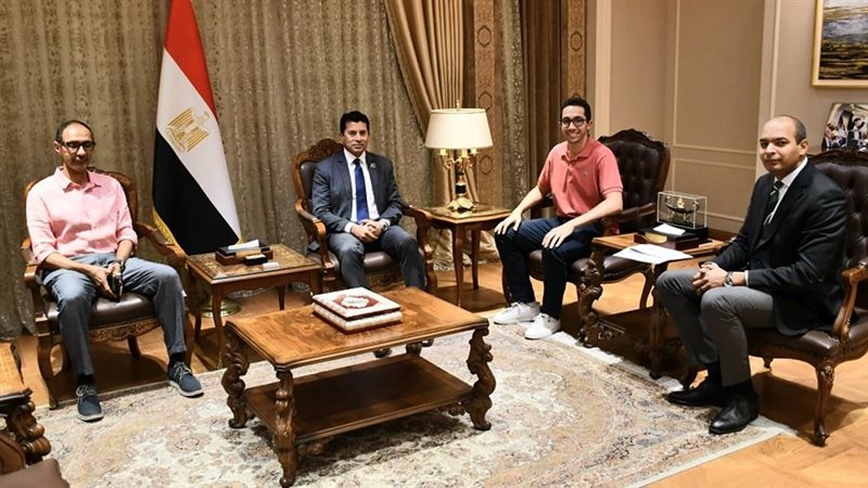 وزير الشباب والرياضة وبطل السلاح محمد حمزة