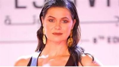يسرا اللوزي تتألق في مهرجان الجونة وتكشف سر التوفيق بين الأمومة والعمل