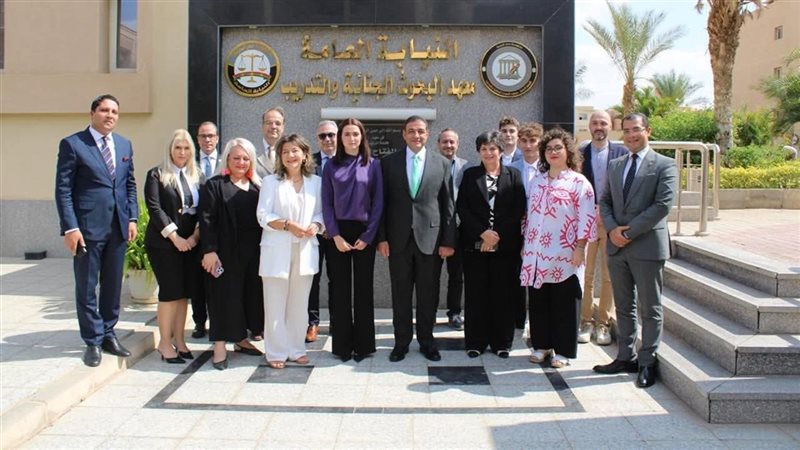 صورة تذكارية لوفد جامعة أرسطو