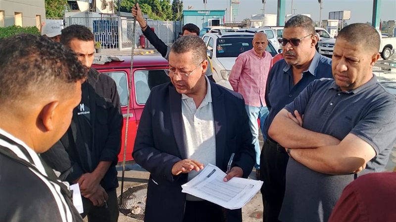 سكرتير عام محافظو الفيوم وووكيل وزارة التموين اثناء الحملة