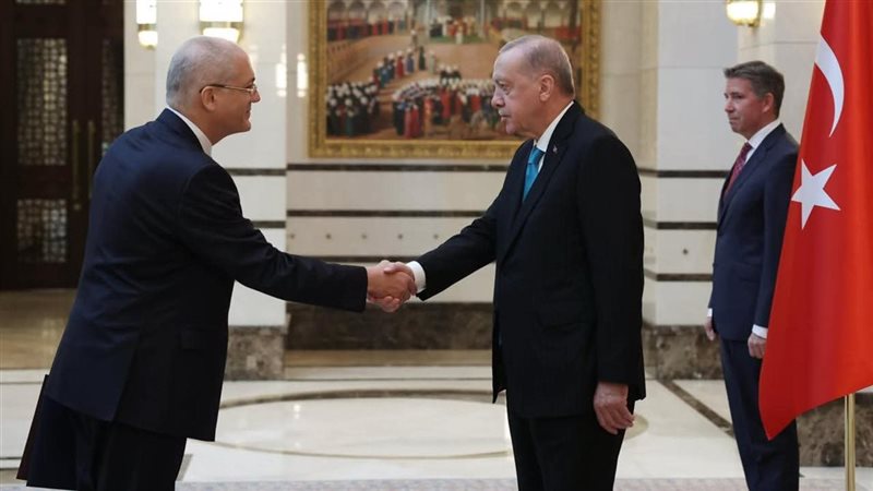 سفير مصر لدى تركيا والرئيس رجب طيب أردوغان 