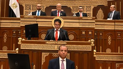نواب الشيوخ الجدد يؤدون اليمين الدستورية لبدء الفصل التشريعي الثاني للمجلس
