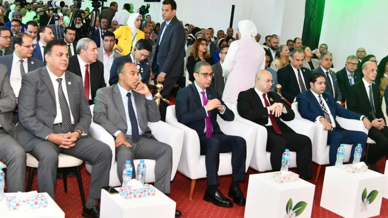 محافظى الفيوم وبنى سويف والمنيا أثناء السلام الجمهورى