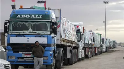 إسرائيل تغلق معابر غزة وتوقف المساعدات.. وتصعيد بـ100 غارة منذ الصباح