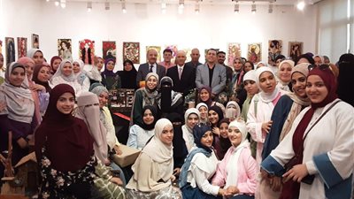 نائب رئيس الجامعة يفتتح معرض «فنون مستدامة» بكلية التربية النوعية
