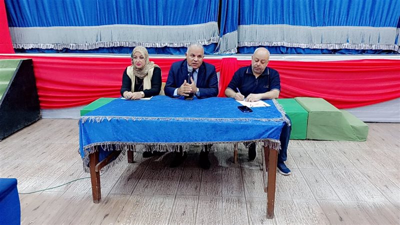 وكيل وزارة التعليم أثناء اللقاء