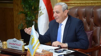 محافظ الغربية يعلن بدء تخفيضات موسعة بالأسواق غداً: «لن نسمح بأي احتكار»