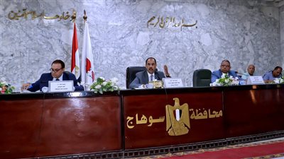 أبرزها انتخابات النواب ومصالح البناء.. ملفات ناقشها محافظ سوهاج بالمجلس التنفيذي