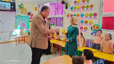 وكيل تعليم دمياط يشيد بأداء الطلاب والمعلمات في كفر سعد