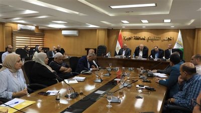 نائب محافظ الجيزة يوجه بتسريع تنفيذ مشروعات الصرف الصحي ببشتيل والحضر 