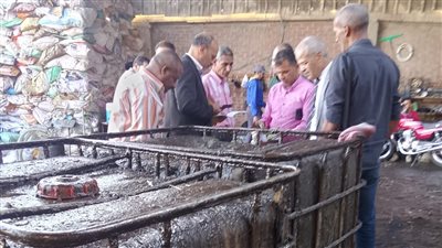  ضبط 10 أطنان زيوت غير صالحة داخل مخزن غير مرخص بقرية دفرة في طنطا