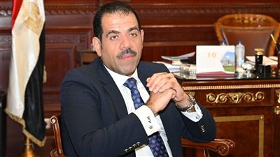 أمين عام مجلس الشيوخ يلتقي العاملين بالأمانة ويؤكد أهمية العمل بروح الفريق