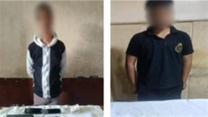 اثنان من المتهمين عقب ضبطهما 