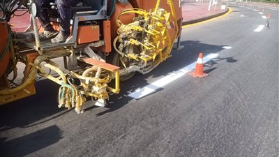 محافظة القاهرة ترفع كفاءة طريق المطار استعدادًا لافتتاح المتحف المصري الكبير