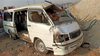 بعد إختلال عجلة القيادة ..إصابة 9 عمال في انقلاب ميكروباص بالشروق