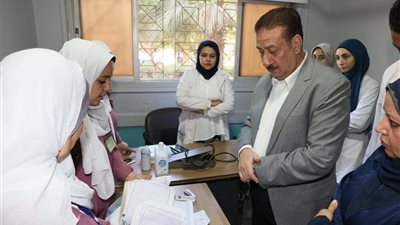 محافظ المنوفية يستبعد مدير مستشفى سرس الليان ويحيل 84 من العاملين للتحقيق