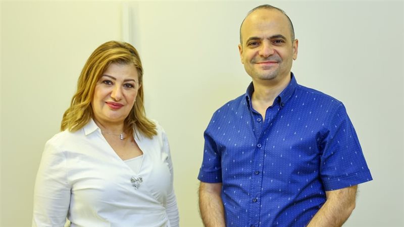 عبير فؤاد خبيرة الأبراج خلال حديثها مع رئيس تحرير