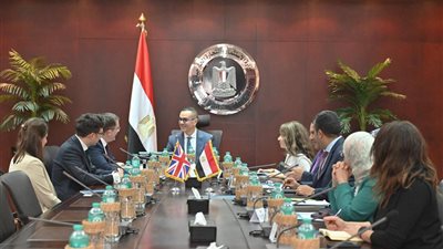  وزير الاستثمار يبحث مع السفير البريطاني دعم الشراكة الاقتصادية بين مصر والمملكة المتحدة