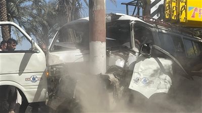 مصرع 7 أشخاص وإصابة 6 آخرين في حادث تصادم بين سيارتين بالصف