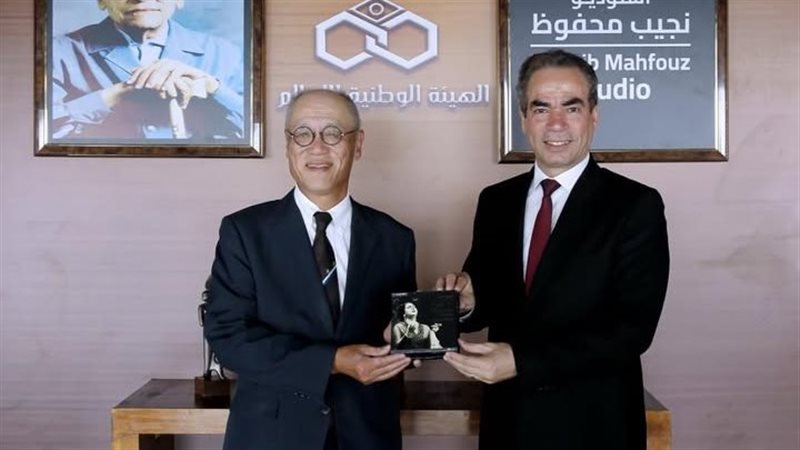 أحمد المسلماني والسفير الياباني في القاهرة فوميو إيواي