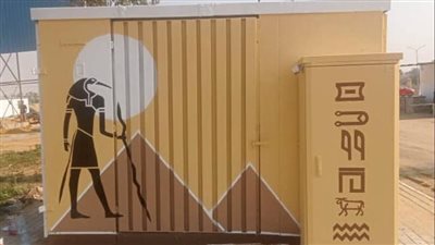 «الجيزة»: تجميل الأكشاك الكهربائية بالطرق المؤدية للمتحف المصري الكبير برسومات فرعونية
