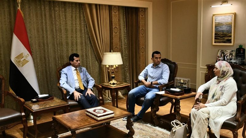 وزير الرياضة وأحمد الجندي