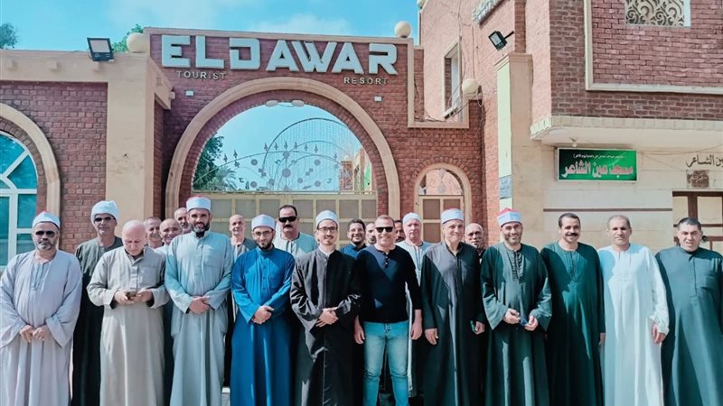 أعضاء الندوة فى صورة تذكارية