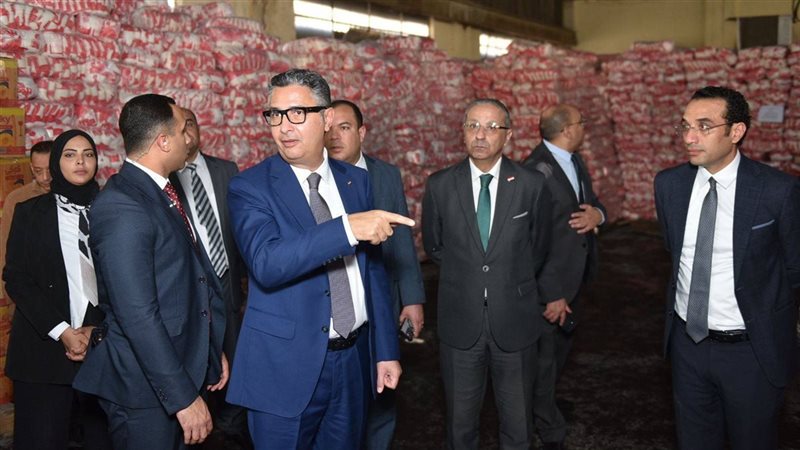 وزير التموين يتفقد عدداً من الأنشطة التموينية بالقاهرة 