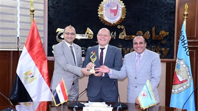 احتفالا بالتميز المجتمعي. جامعة سوهاج تكرم الكليات الفائزه في مسابقة خدمة وتنمية البيئة