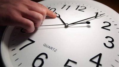 بدل ما تروح عليك نومة.. 6 خطوات لضبط ساعة هاتفك تزامنًا مع التوقيت الشتوي