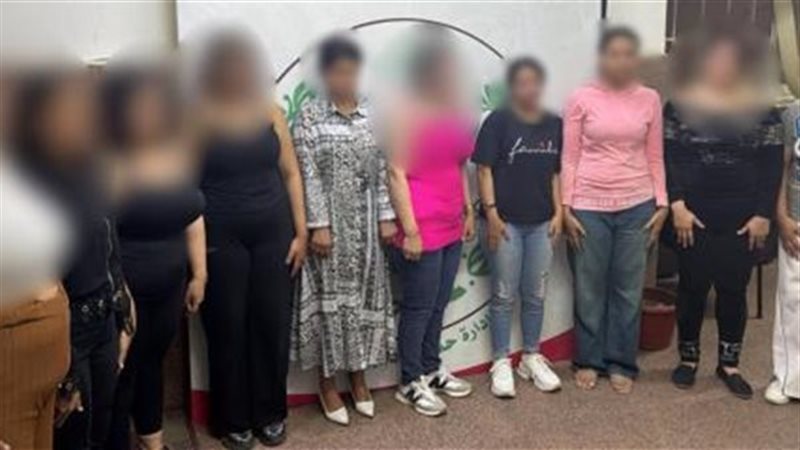 ضبط 10 سيدات