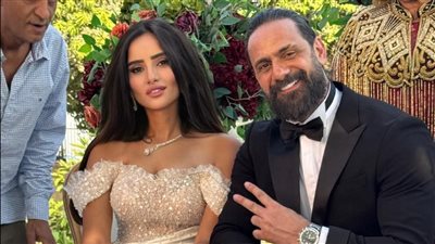  بعد صورة الزفاف.. عمرو المهدي يكشف حقيقة زواجه من زينة
