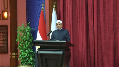 رئيس جامعة الأزهر للوافدين: من يضع قدميه على طريق العلم اختار بابا شريفا وغاية سامية