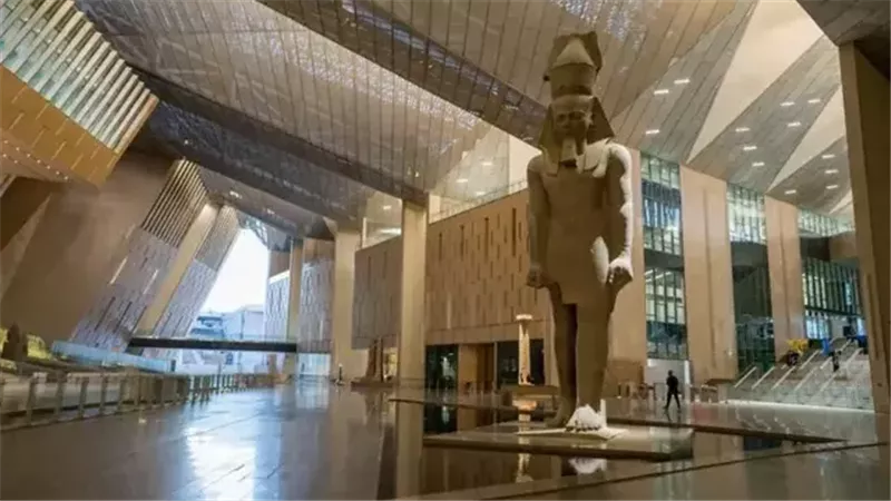  المتحف المصري الكبير