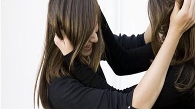 بسبب مستحضرات تجميل.. مشاجرة بين مرشحة برلمانية وصاحبة محل كوافير بالوراق 