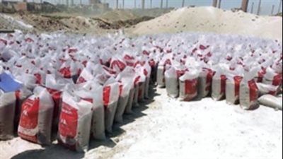 مصانع الموت في قبضة الأمن.. إنتاج أسمدة بمواد مجهولة وتدوير نفايات خطرة بالجيزة