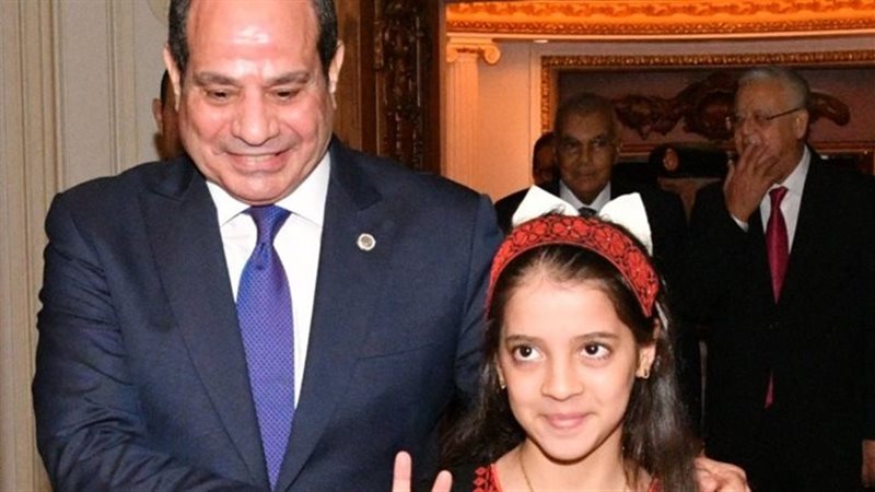 الطفلة ريتاج مع الرئيس السيسي