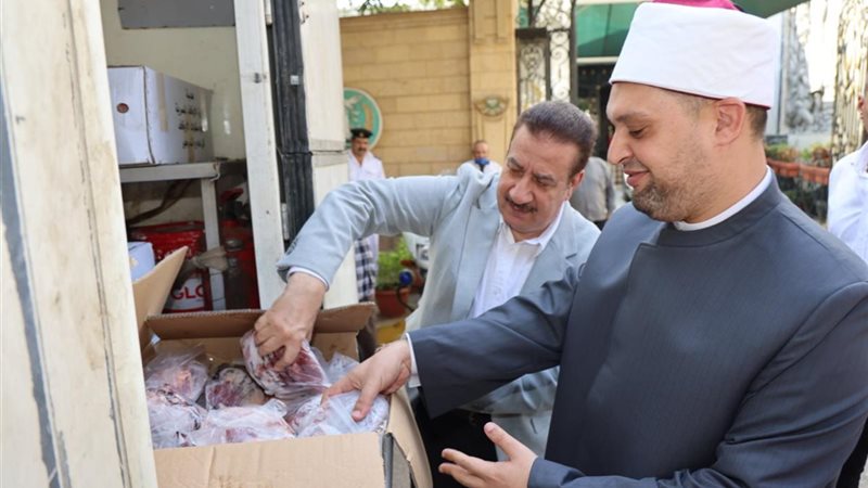 جانب من استلام صكوك الأضاحي 