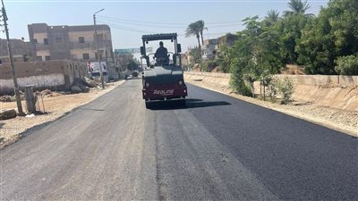 محافظ سوهاج يوجه بسرعة بالانتهاء من أعمال رصف طريق بناويط جهينة 