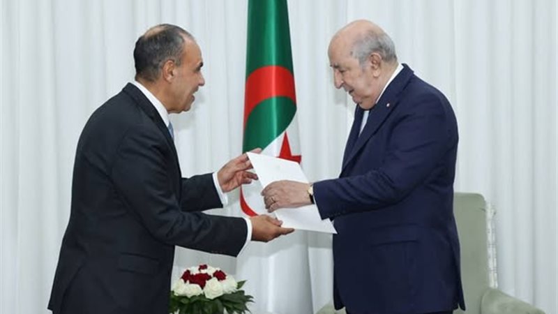 وزير الخارجية ورئيس الجزائر 