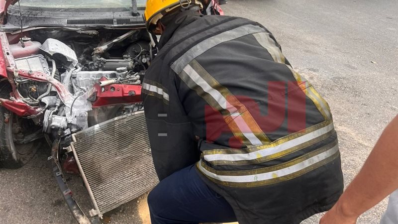 اندلاع حريق في سيارة أعلى كوبري الصرف بالتجمع الخامس  